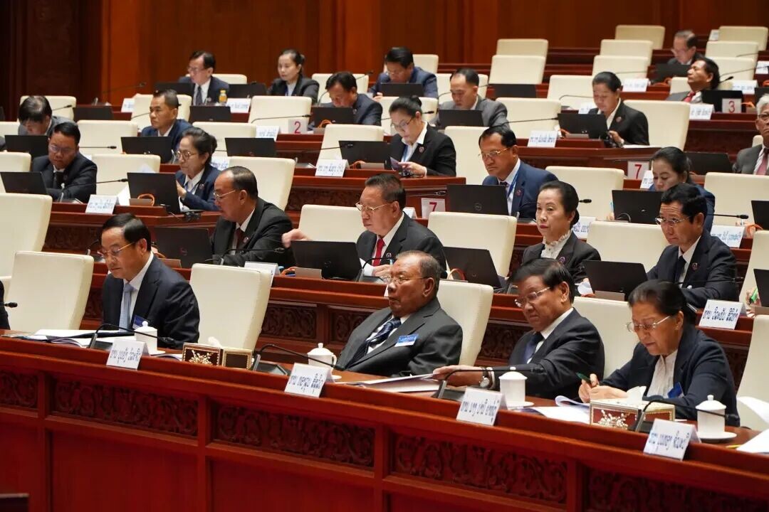 可能是包含下列内容的图片：一人或多人和文字