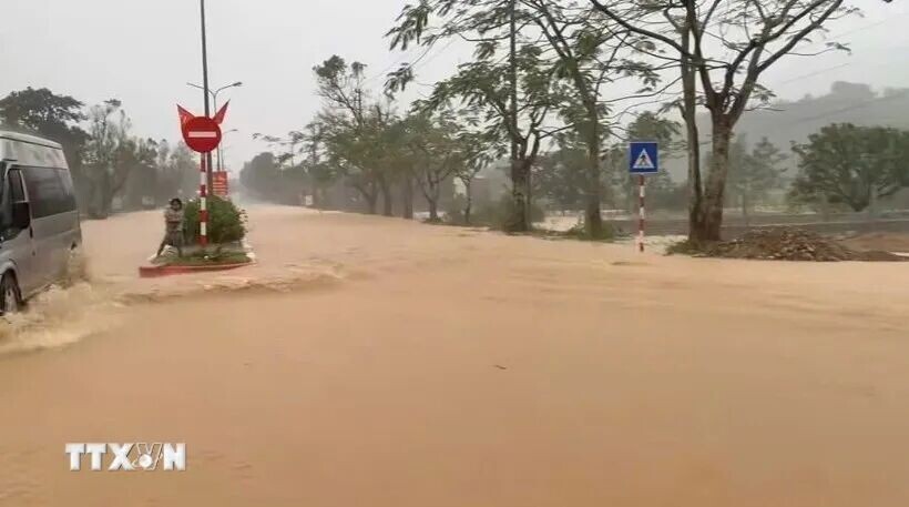 越南政府总理要求中部地区主动应对暴雨洪涝顺化市允许学生停课| Vietnam+ (VietnamPlus)