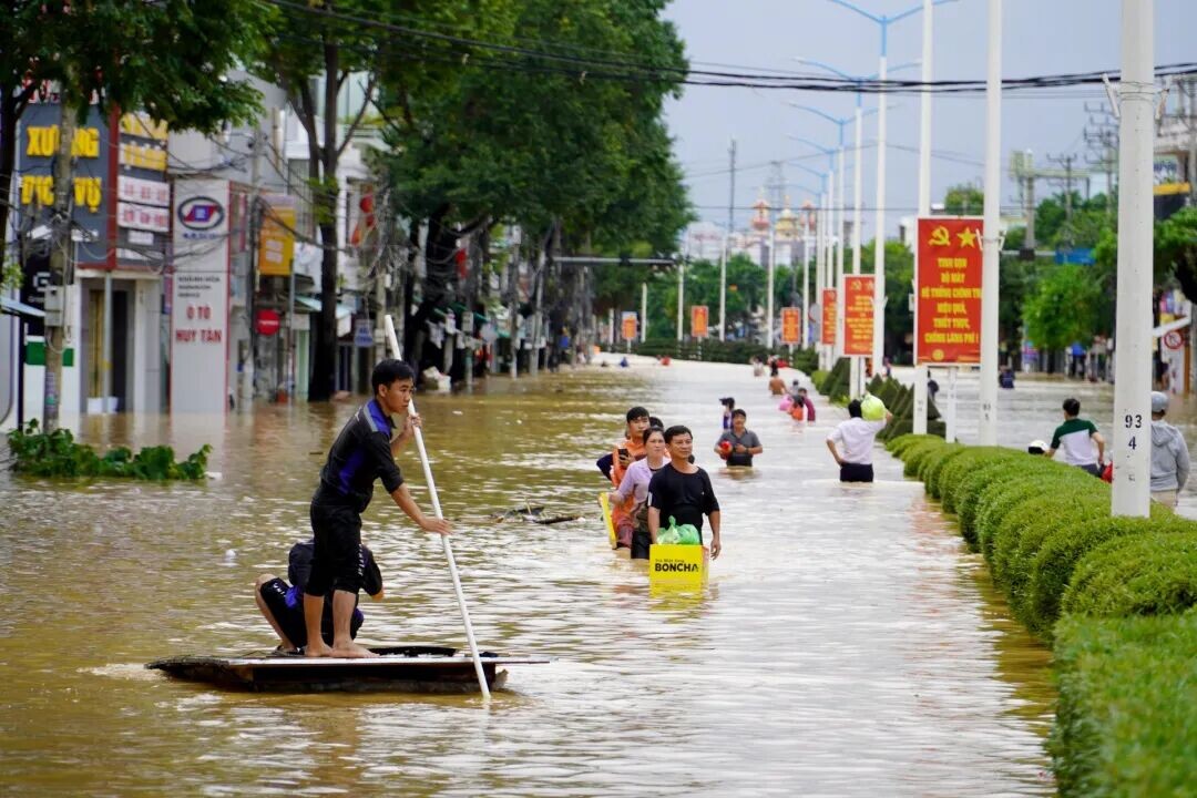 Nha Trang chìm trong biển nước nhìn từ trên cao - 6