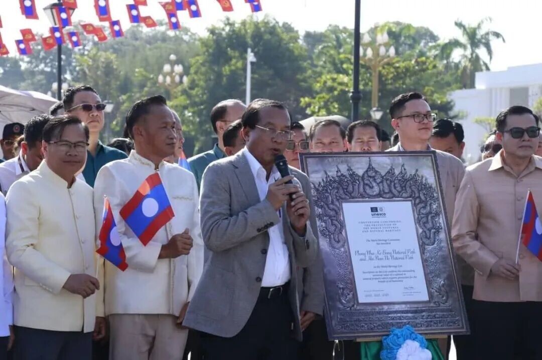 可能是包含下列内容的图片：一人或多人和文字