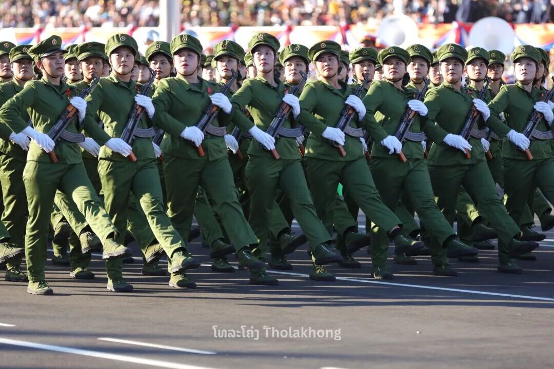 可能是包含下列内容的图片:上面的文字是“lo โหละโถ่ง โทละโล่ ถ่ง Tholakhong”