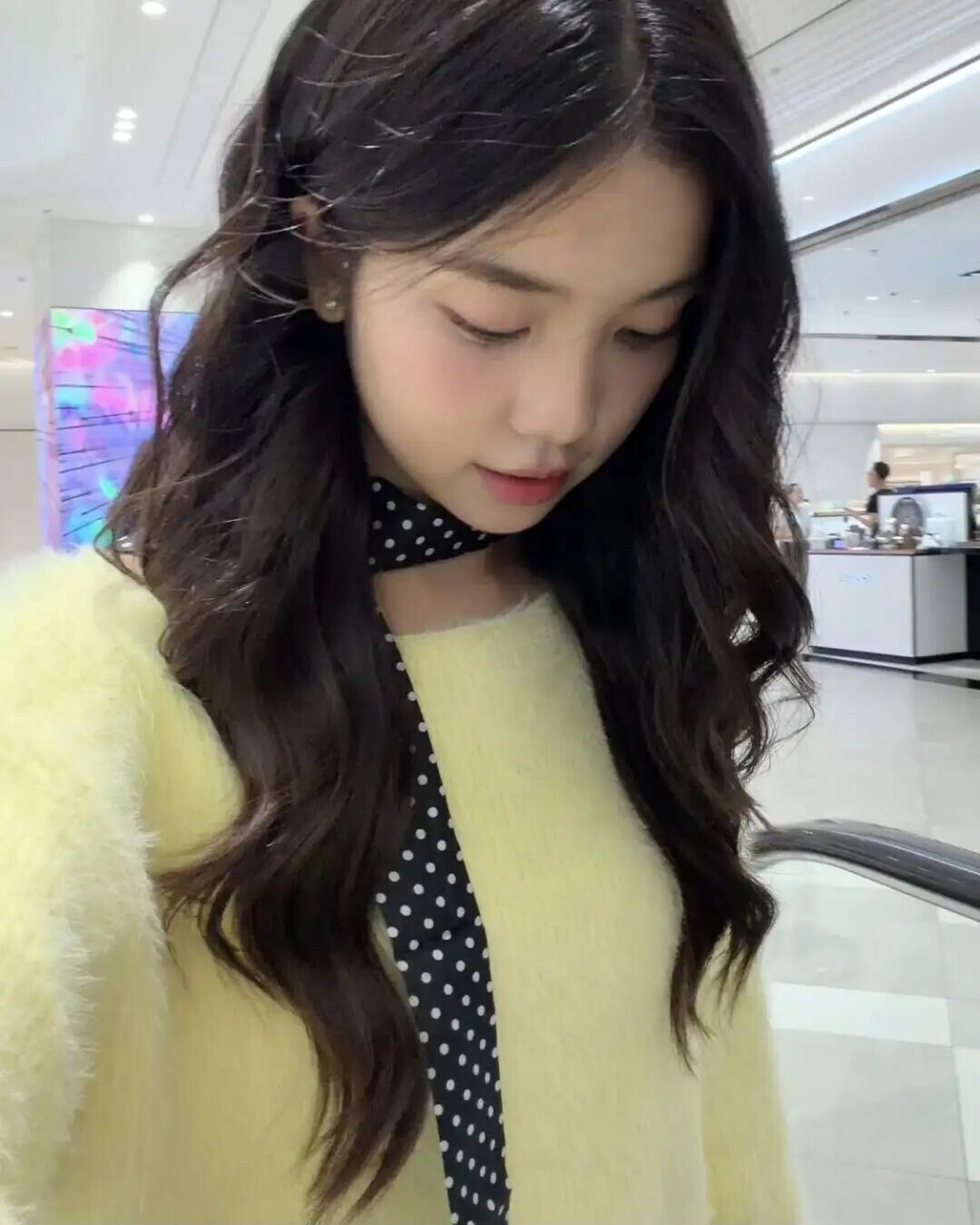 可能是包含下列内容的图片：一人或多人和辫子