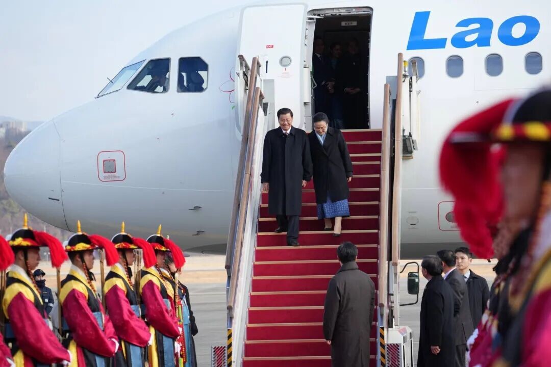 可能是包含下列内容的图片：飞机和文字
