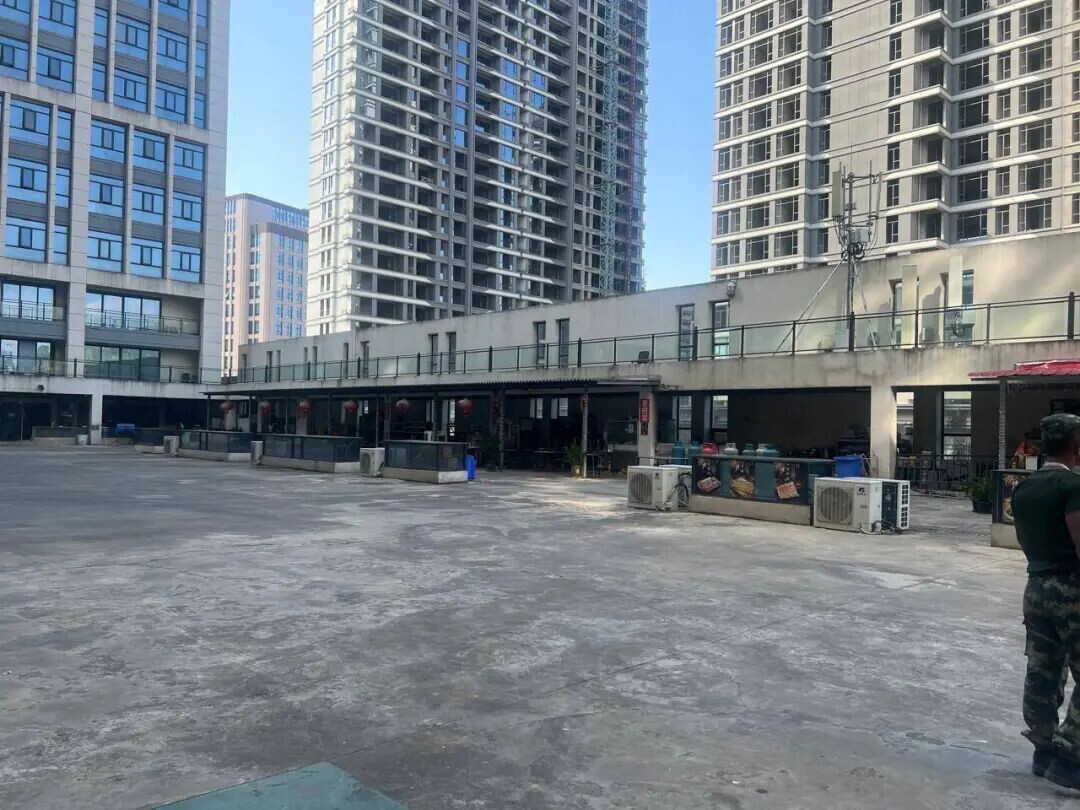 可能是包含下列内容的图片：摩天大楼
