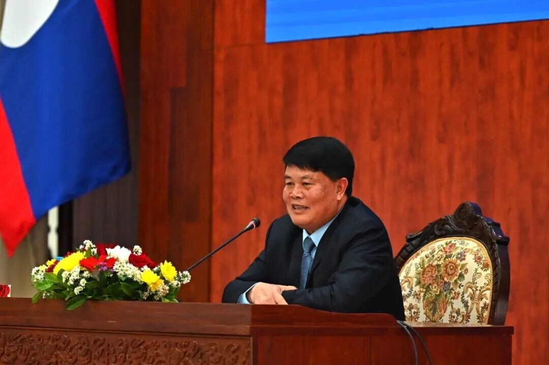 可能是包含下列内容的图片:讲台