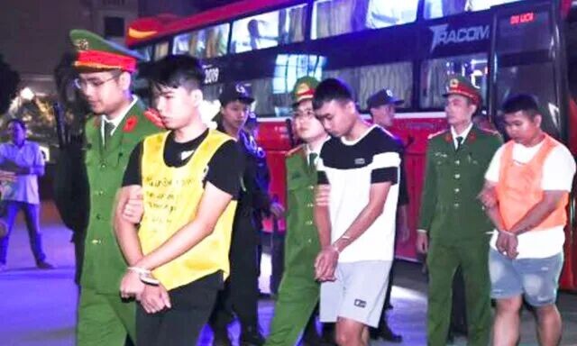 Đột k&iacute;ch s&agrave;o huyệt lừa đảo xuy&ecirc;n quốc gia tại Campuchia, bắt giữ 205 người