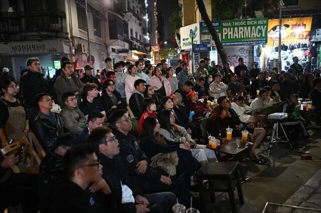 Nước mắt cổ động vi&ecirc;n khi U23 Việt Nam nhận thất bại cay đắng- Ảnh 9.