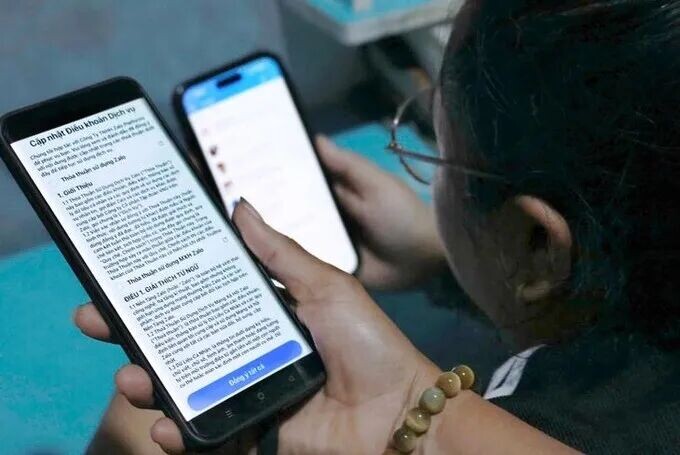 民众在阅读 Zalo 强迫用户同意其所提出的条款的通知时感到担忧。