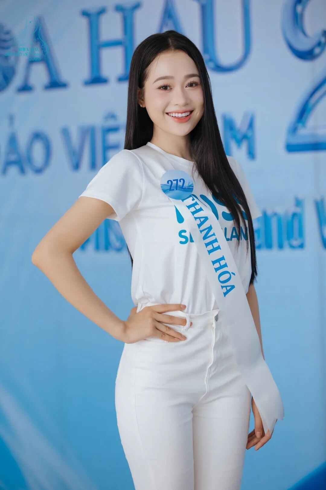 Mỹ Linh sở hữu chiều cao 1,7m, số đo ba v&ograve;ng 80-65-96, hiện đang sinh vi&ecirc;n khoa Du lịch của Trường đại học Văn h&oacute;a Thể thao v&agrave; Du lịch tỉnh Thanh H&oacute;a.