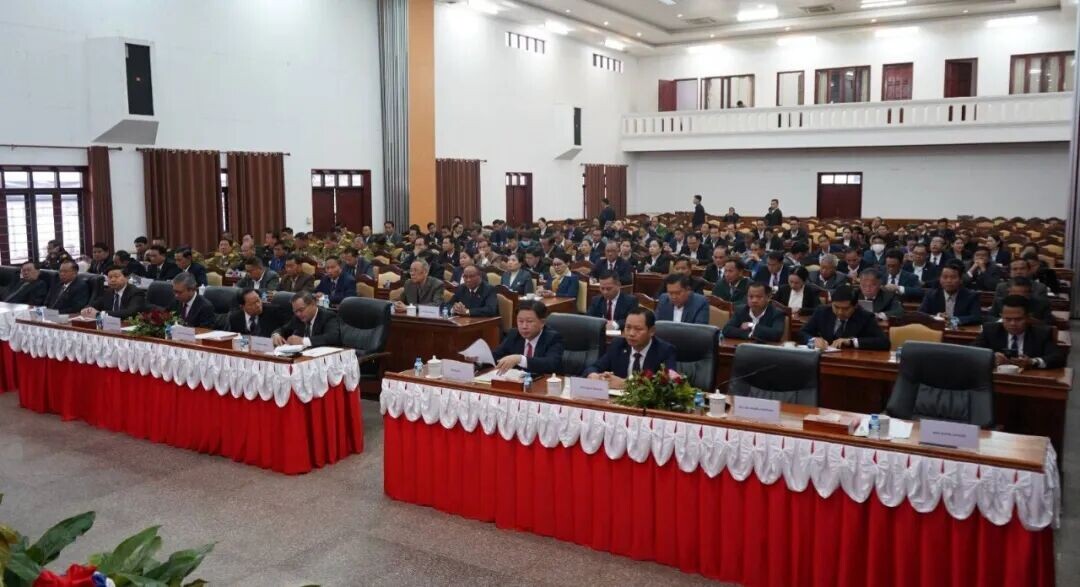 อาจเป็นรูปภาพของ แท่นบรรยาย