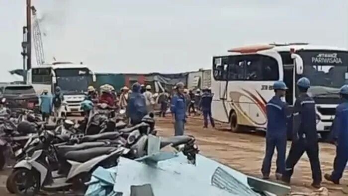 东南苏拉威西省科拉卡市镍矿工人发生冲突，导致两名中国外籍工人被拘留。