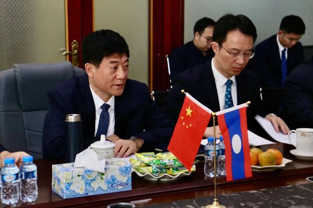 可能是包含下列内容的图片：一人或多人和文字
