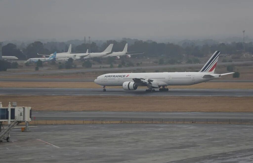 一架法国航空公司的飞机降落在约翰内斯堡奥利弗·坦博国际机场。