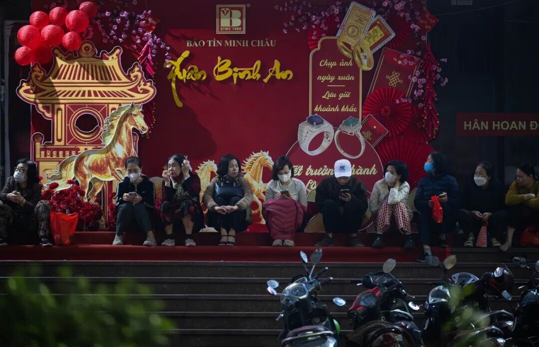 财神节前夕凌晨 3 点，Cau Giay 街上出现了令人难以置信的一幕&mdash;&mdash;图 1。