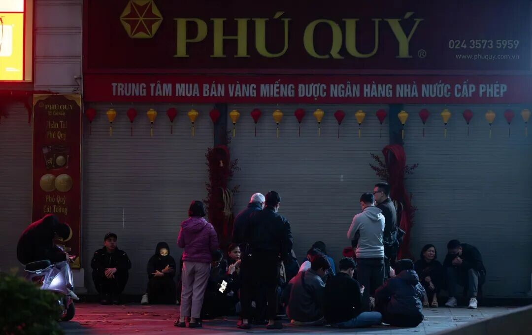 财神节前夕凌晨 3 点，Cau Giay 街上出现了令人难以置信的一幕&mdash;&mdash;图 2。