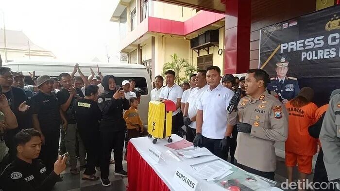 关于泰国游客在布罗莫火山被盗7个行李箱的新闻稿