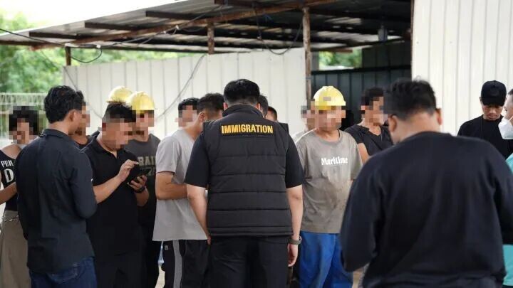 Jadi Pekerja Kasar di Pergudangan Cilincing, 9 WN Tiongkok Dideportasi