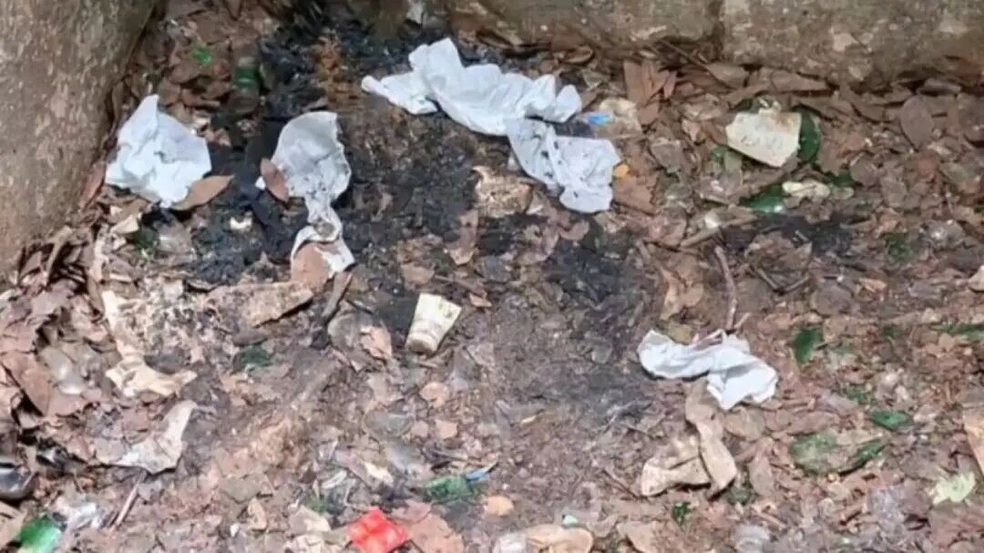 从散落的避孕套到酒瓶：警方在卡旺市公园查获涉嫌不道德活动——图集