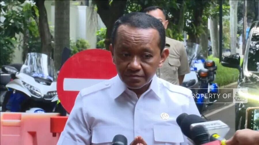 Presiden Prabowo Subianto menggelar rapat terbatas di kediaman Kertanegara, Jakarta, pada Minggu (19/10) sore.