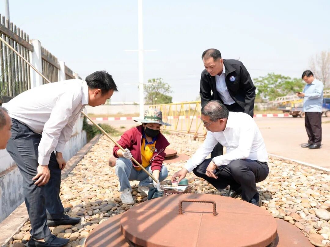 可能是包含下列内容的图片：一人或多人