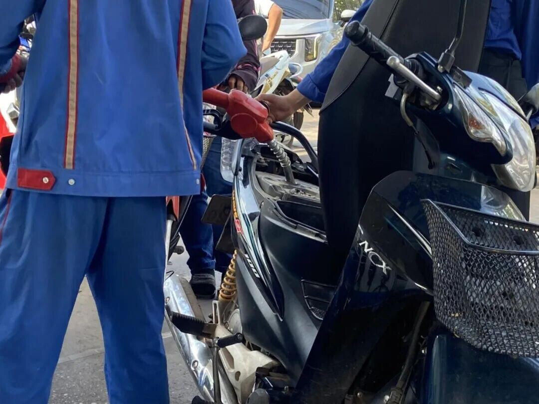 可能是包含下列内容的图片：小摩托车、摩托车和上面的文字是“NOX NOX”