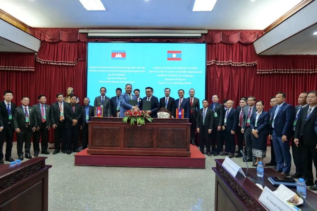 可能是包含下列内容的图片：讲台和文字