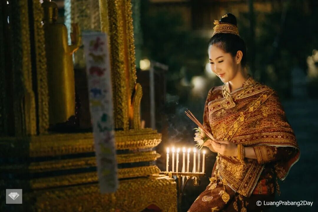 可能是包含下列内容的图片：庙宇和文字