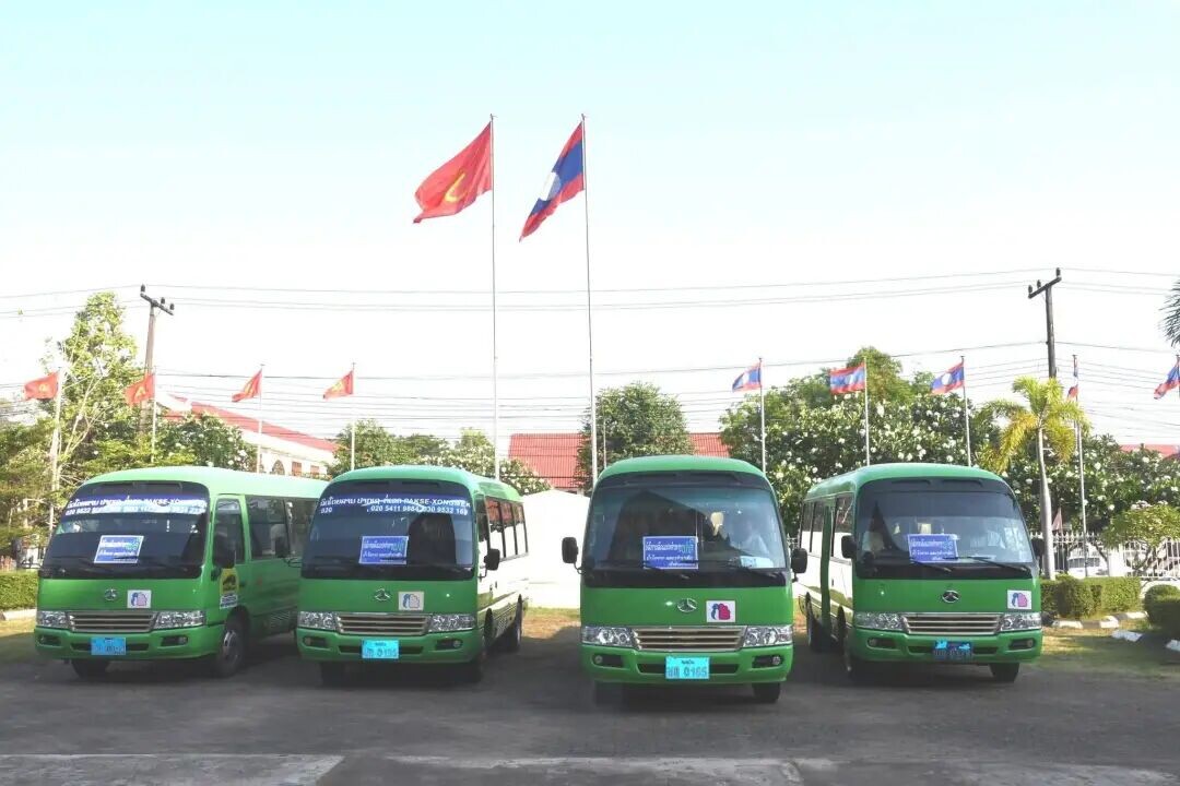 可能是包含下列内容的图片：面包车和文字