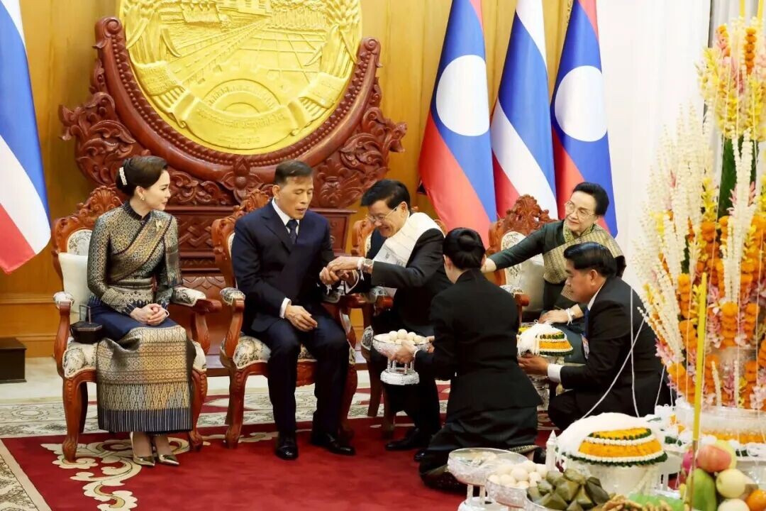 可能是包含下列内容的图片：讲台和文字