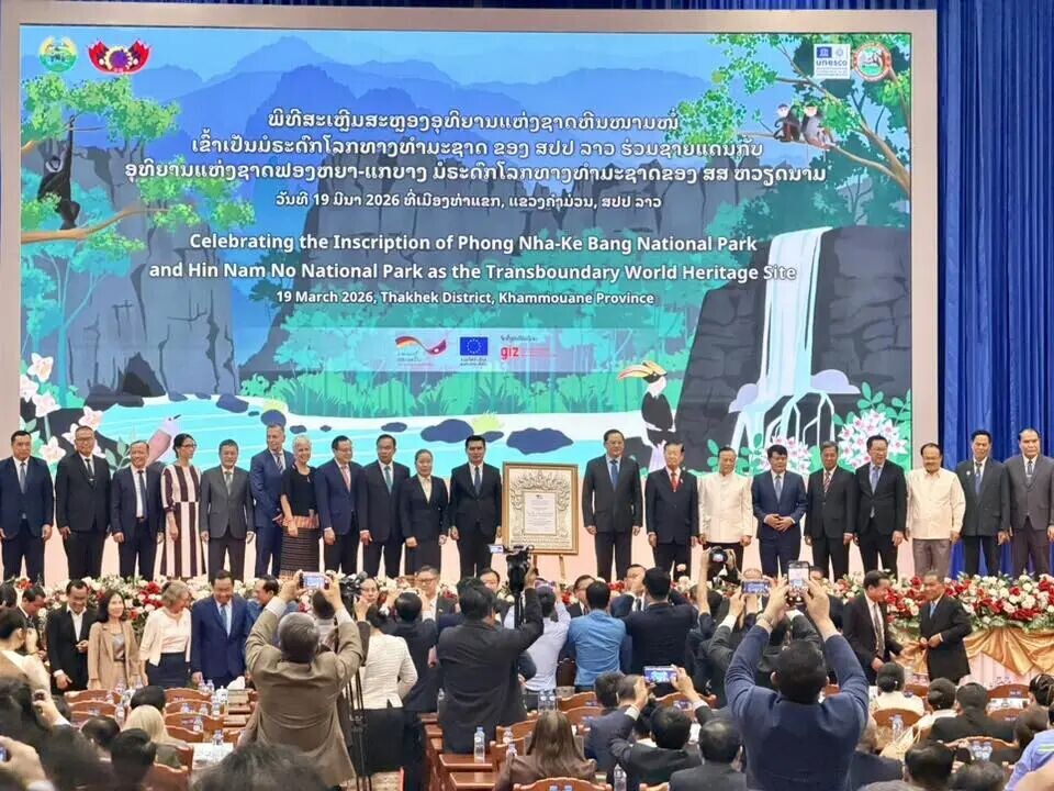 可能是包含下列内容的图片：讲台和文字