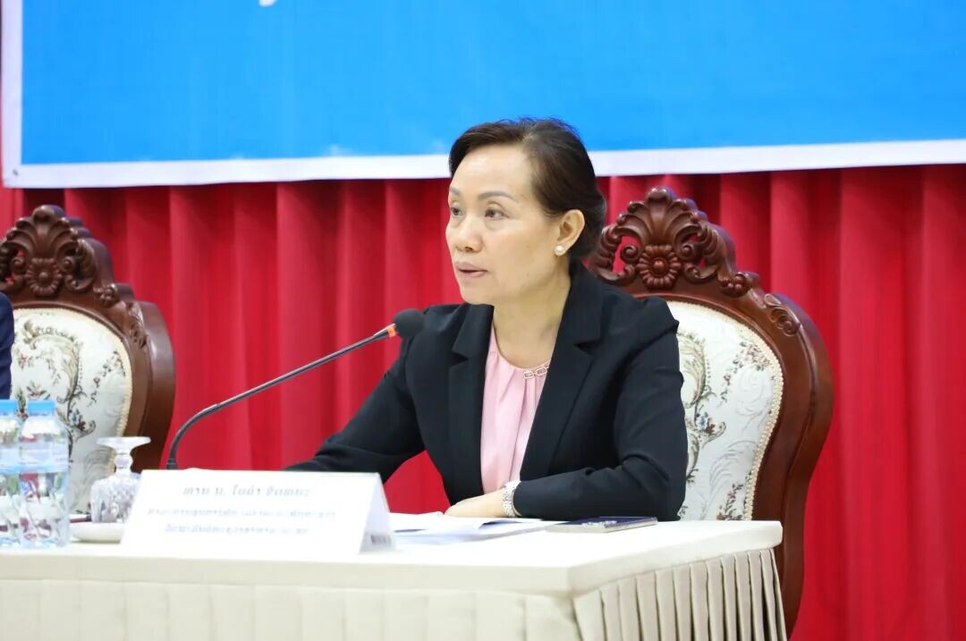 可能是包含下列内容的图片：讲台和文字