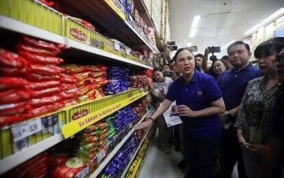 <p><strong>NO PRICE INCREASE.</strong> Trade and Industry Secretary Cristina Roque leads the special monitoring of basic necessities and commodities in several supermarkets in Taguig City on March 31, 2026. The Philippine National Police on Thursday (April 9) vowed to step up its monitoring of basic goods and commodities as manufacturers assure they would hold prices steady until April 30.<em> (PNA photo by Avito Dalan)</em></p>