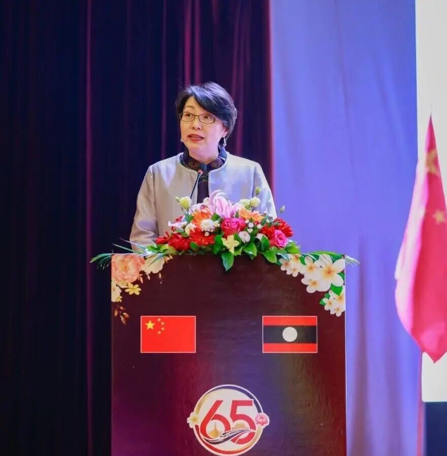 可能是包含下列内容的图片：讲台和文字