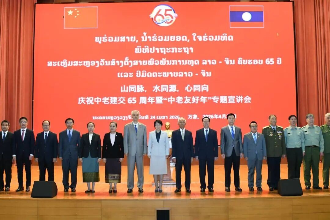 可能是包含下列内容的图片：一人或多人和文字