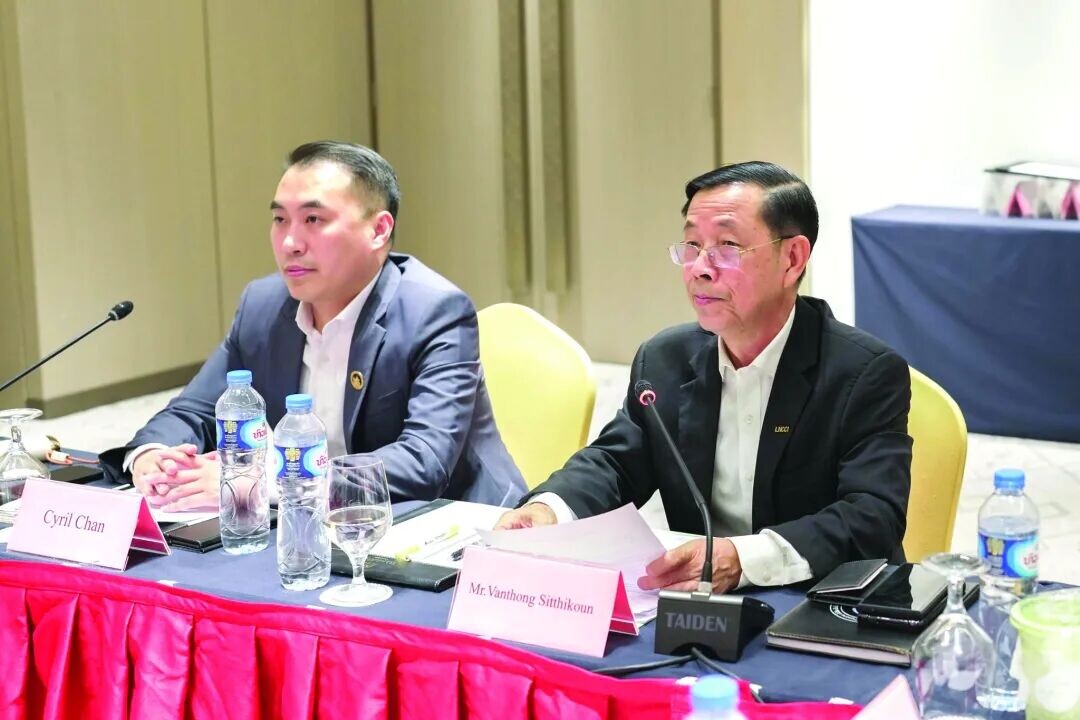 可能是包含下列内容的图片：一人或多人和上面的文字是&ldquo;Cyril CyriiChan Chan Mr:VanthongSittbikoun Mr. Vanthong Sitthikoun LASOS S&rdquo;