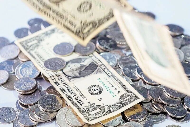Peso slides to record low, closes at 61.30:$1