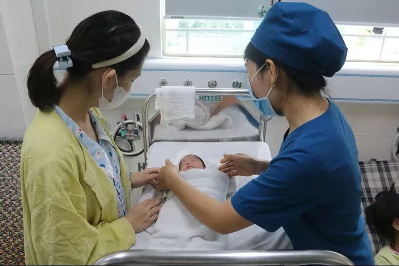 Tăng mức sinh 2% mỗi năm: Bộ Y tế đặt mục ti&ecirc;u đưa Việt Nam trở lại ngưỡng  thay thế