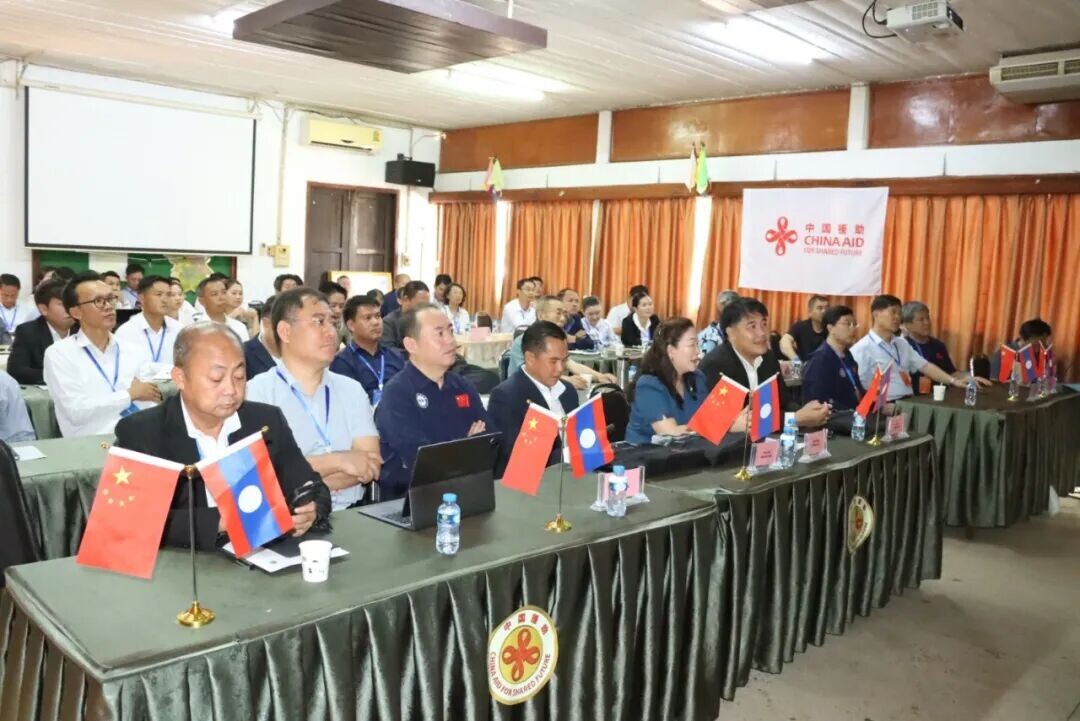 可能是包含下列内容的图片：一人或多人和文字
