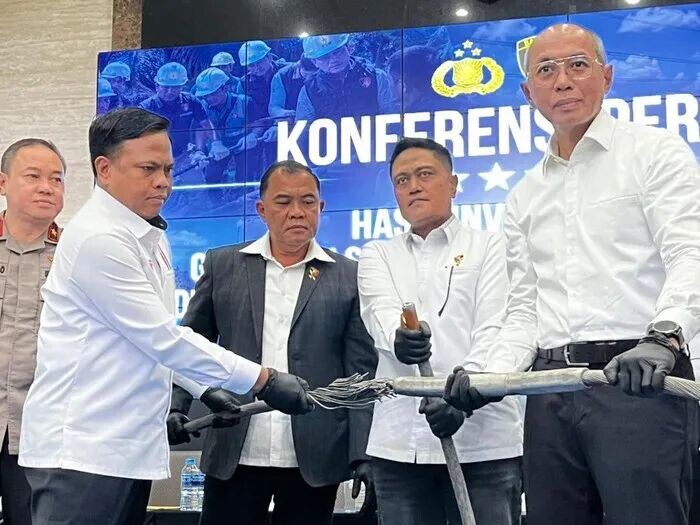 Kabel SUTET yang terputus hingga picu listrik padam massal di Sumatera (Rumondang/detikcom)