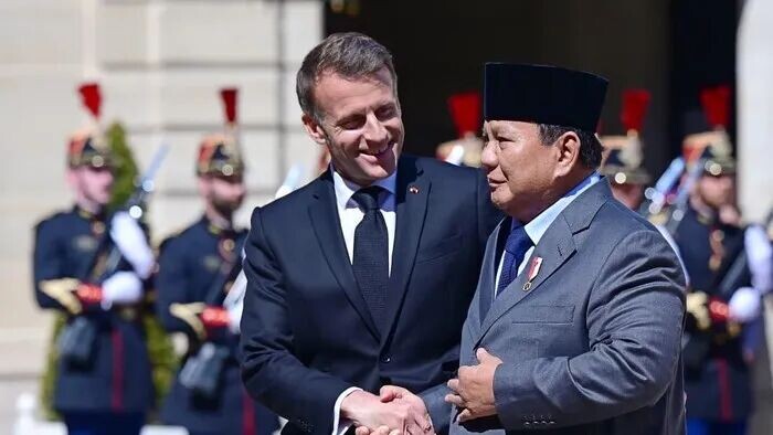 Presiden Prabowo Subianto melanjutkan rangkaian diplomasi dengan Presiden Prancis Emmanuel Macron di Istana Elysee, Paris, Selasa (14/4/2026). Prabowo disambut pasukan kehormatan Prancis saat tiba di Istana Elysee.