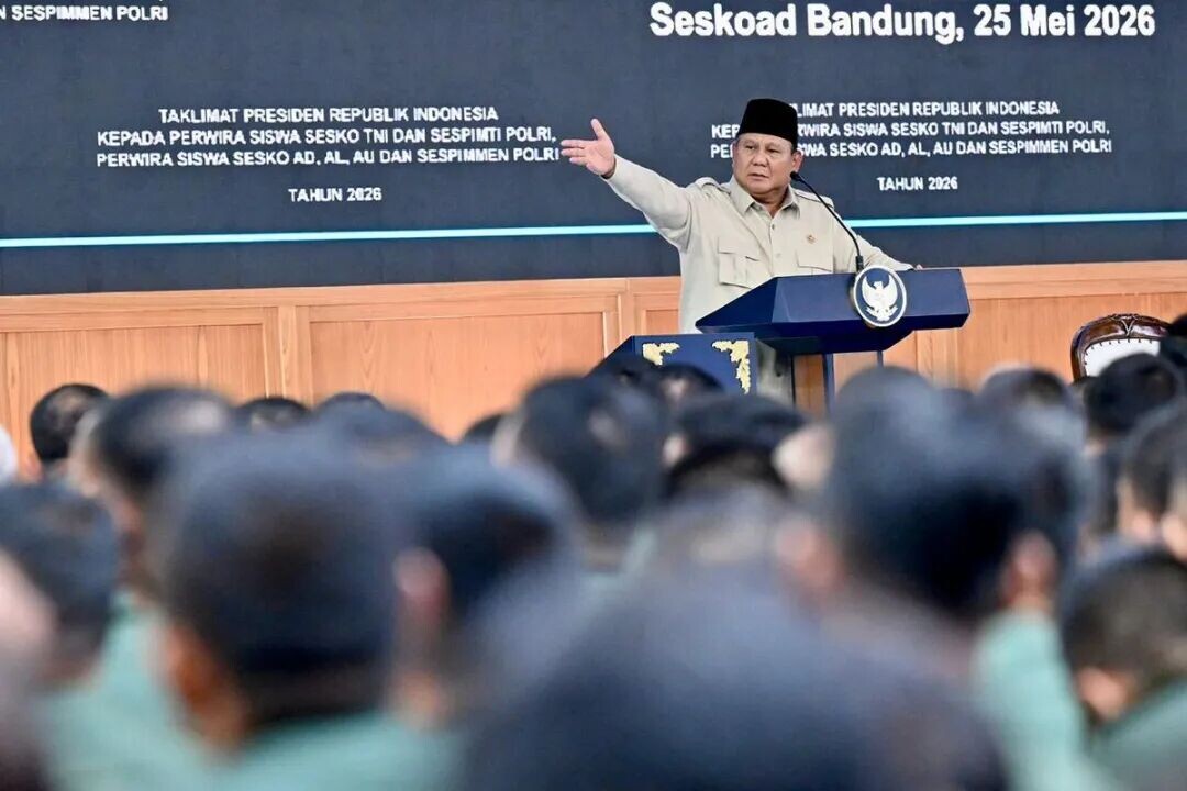 Presiden RI Prabowo Subianto saat menberikan taklimat kepada 1.000 siswa perwira TNI dan Polri di Sekolah Staf dan Komando TNI Angkatan Darat (Seskoad), Bandung, Jawa Barat, Senin (25/5/2026).