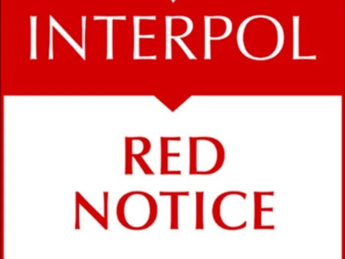 Red Notice dikeluarkan Interpol terhadap tersangka sekaligus buronan polisi yang dicari secara internasional.
