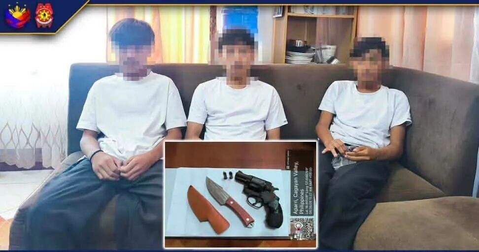 卡加延省学校安全检查中，两名学生身上缴获枪支和刀具。