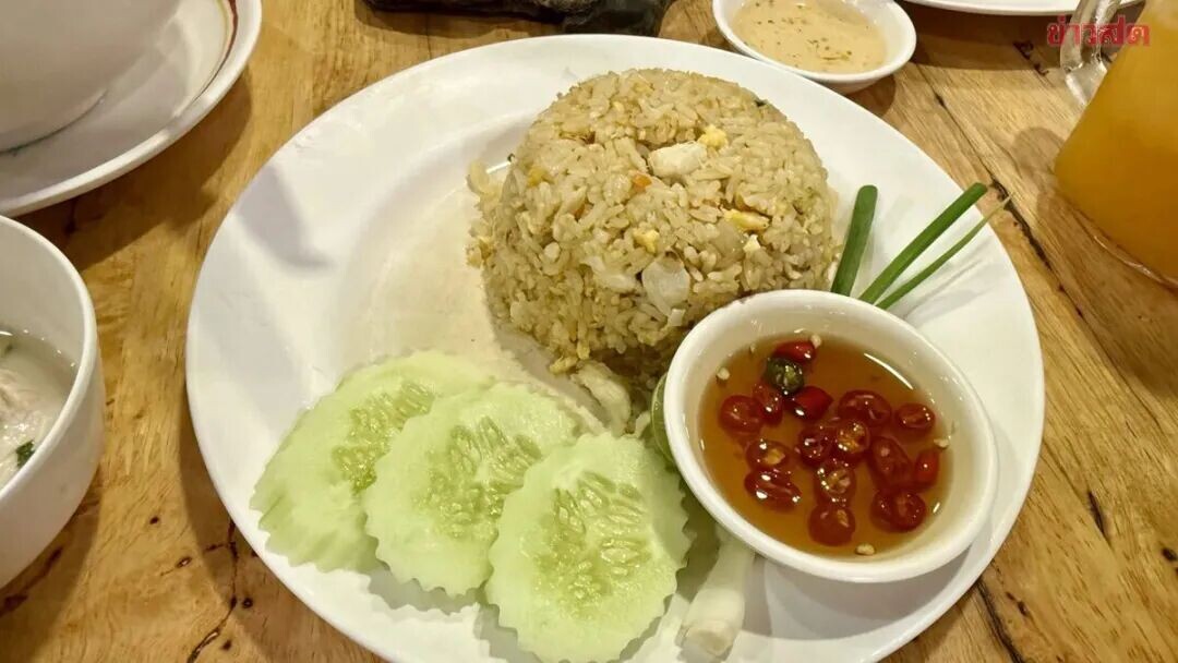 外国游客爱上泰式炒饭：随便哪家店都好吃，从不失望！