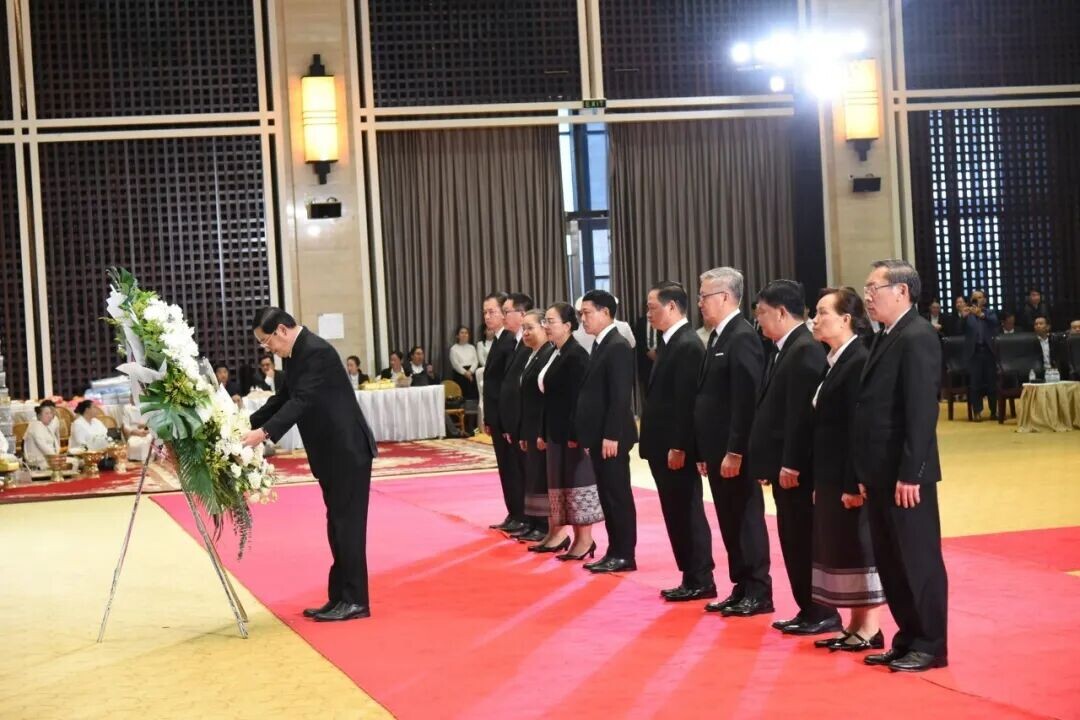 可能是包含下列内容的图片:婚礼和讲台