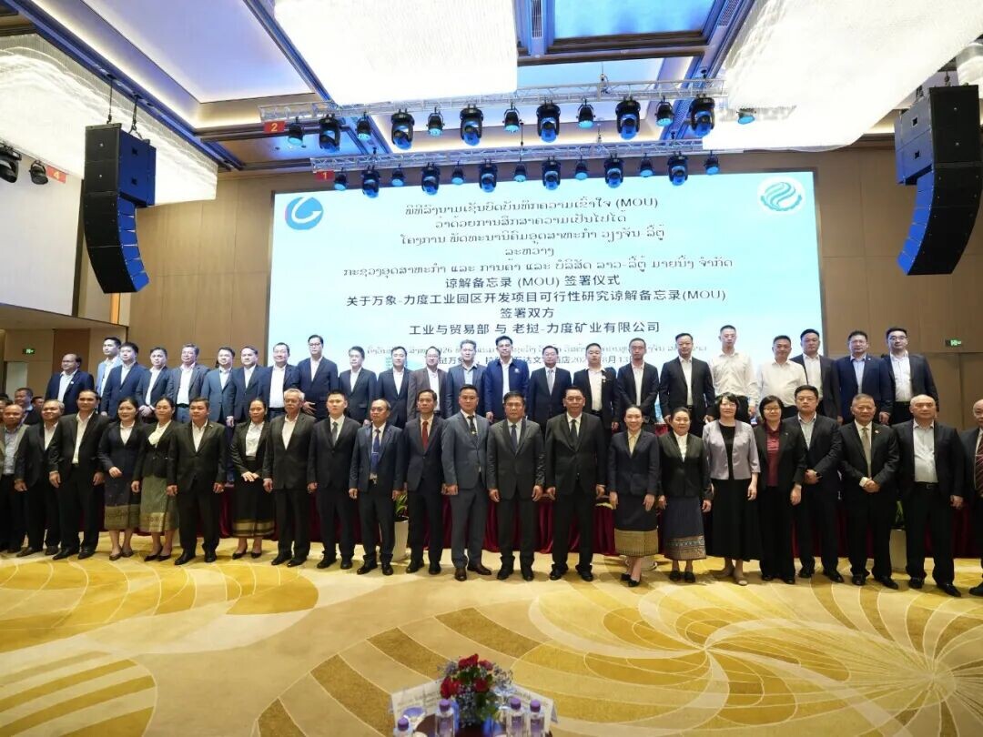 可能是包含下列内容的图片:讲台和文字