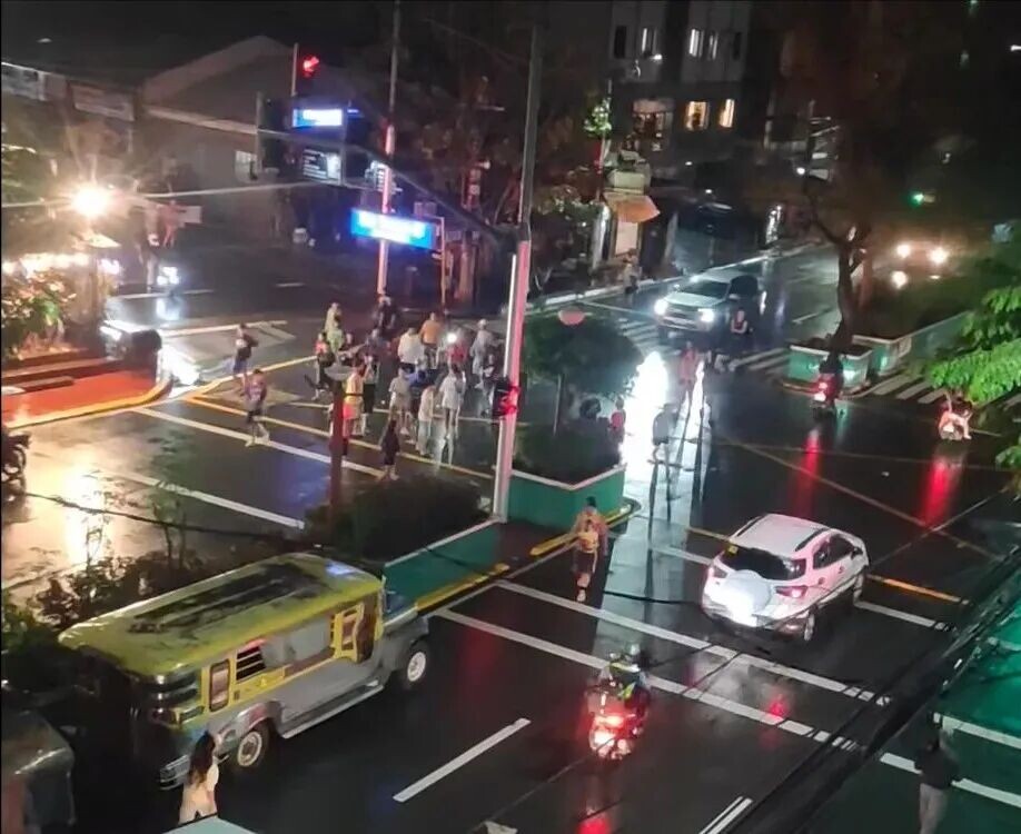 马尼拉街头骚乱混战！菲警方介入