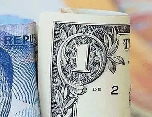 Peso falls to fresh record low of 62.40:$1