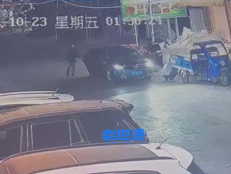 事发深夜！疑似绑架，万象华人区有老板被4大汉强行架上车，警方暂未通报