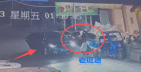 事发深夜！疑似绑架，万象华人区有老板被4大汉强行架上车，警方暂未通报